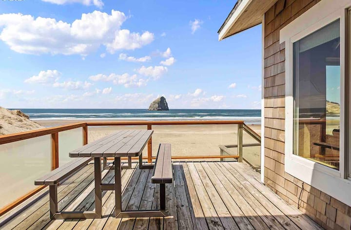 Beachfront Paradise 5-Bedroom Estate on the beach!