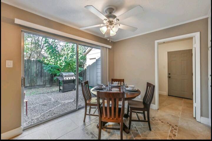 Beautiful home near central Houston and lots 2 eat
