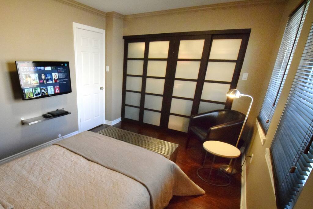 Harry's place is clean, comfortable and it looks better than the pictures in reality. Wang – Dec. 2015