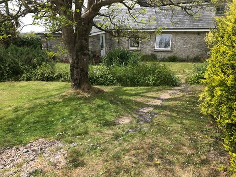 Coastal cottage near Tenby. Surf beach walks