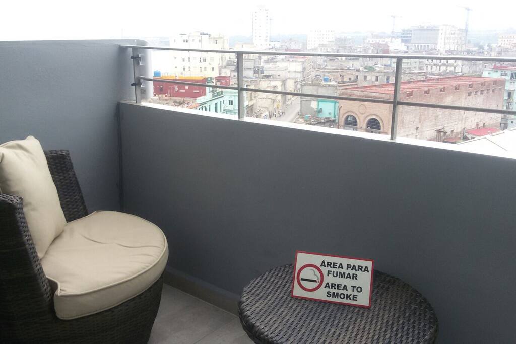 balcon con vista a la ciudad de la habana