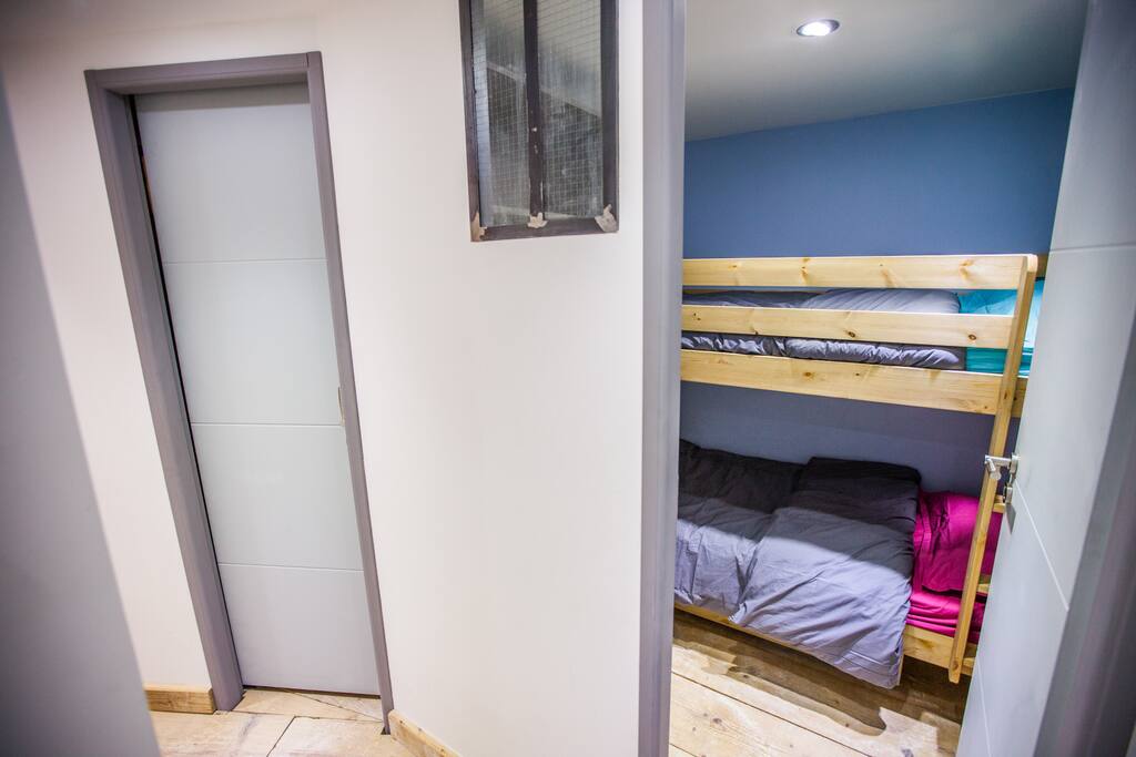 Chambre avec lit superposé