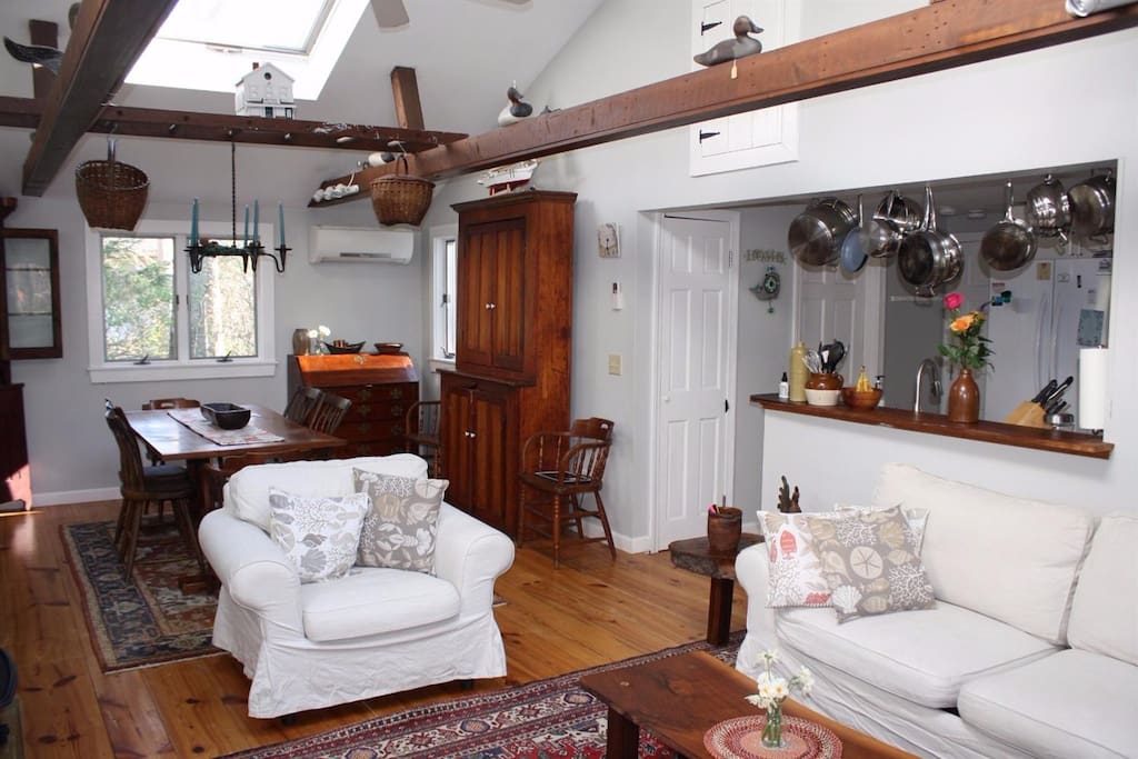 living room/kitchen/dining area