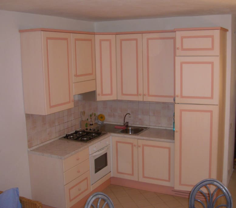cucina completa di forniture