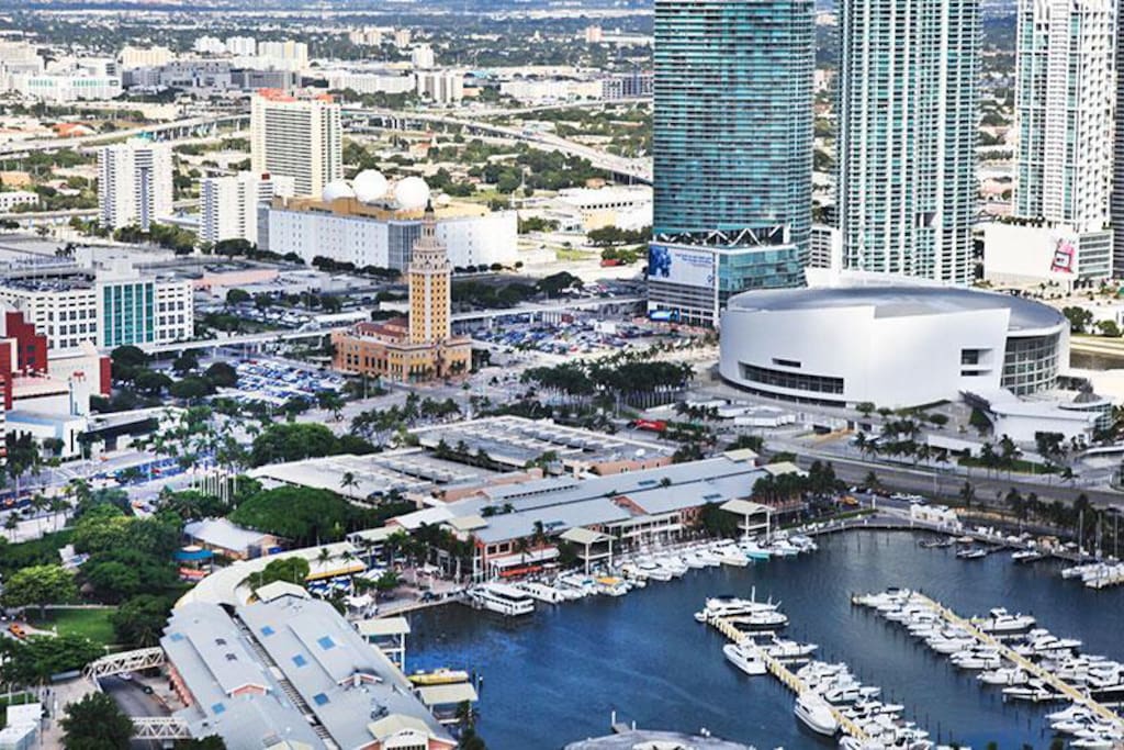 10 mins to downtown Miami