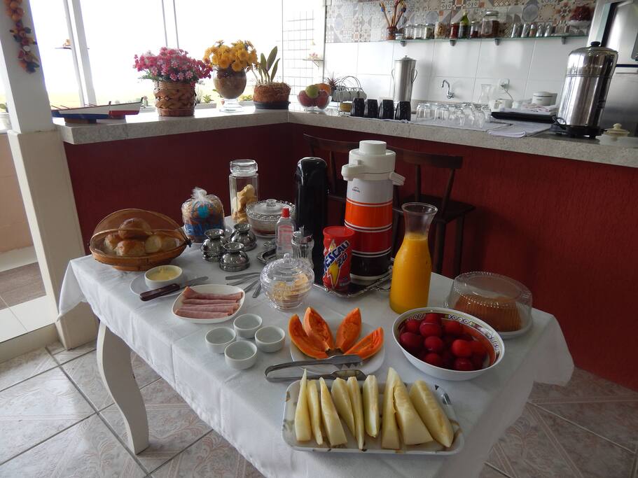 Café da manhã.