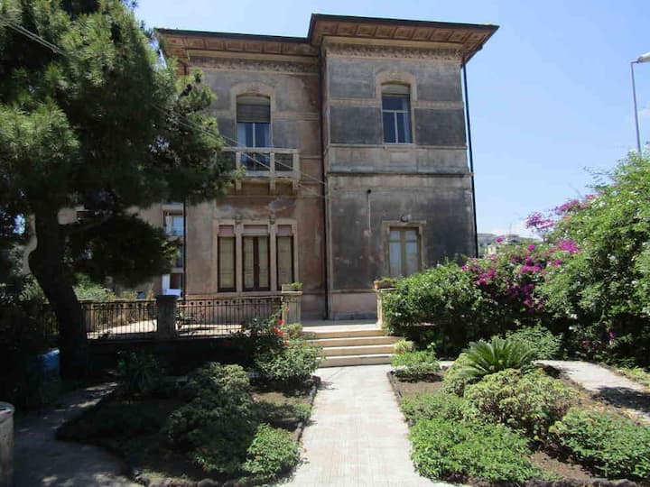 Art Nouveau Villa With Mount Etna View - Sizilien