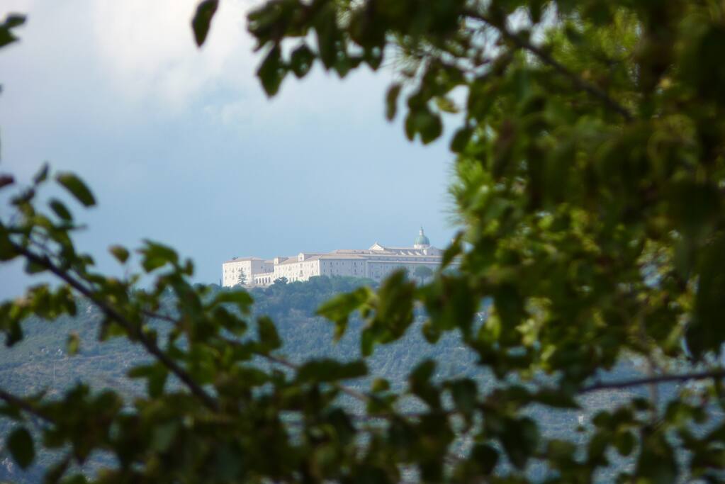 Abbazia di Montecassino dal giardino del B&B