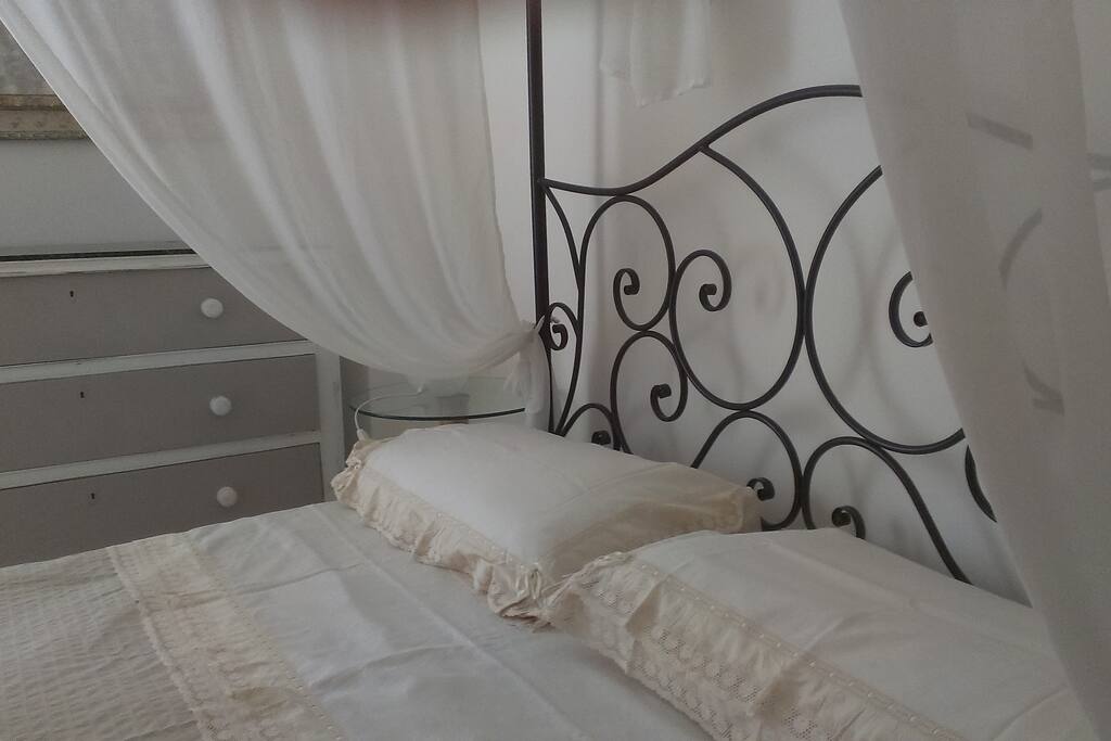 particolare della stanza da letto