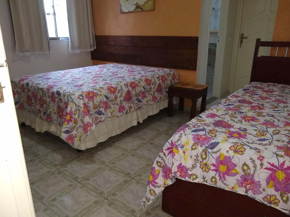 סוויטה זוגית עם מיטת יחיד