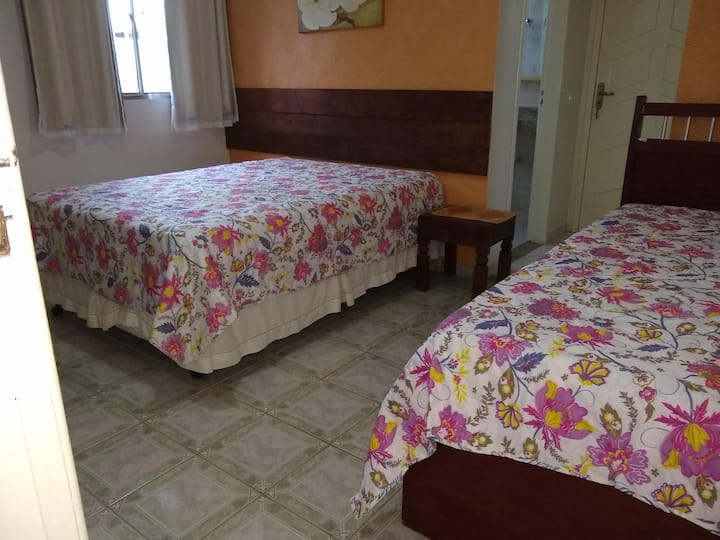 102 dvojposteľový apartmán s jednolôžkom