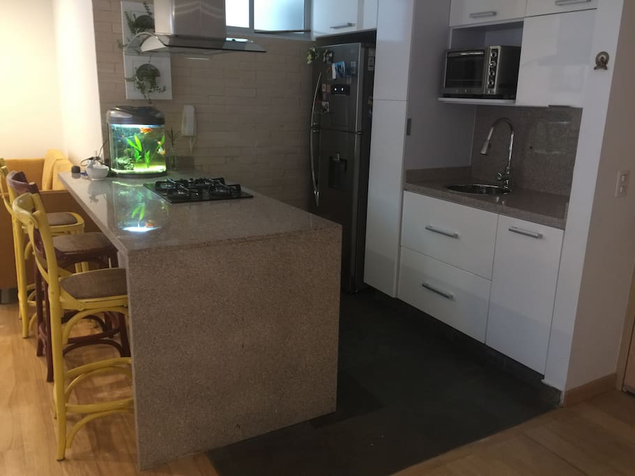 Cocina moderna con todo lo que necesitas.