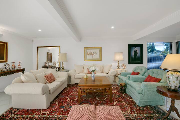 Sherwood Guesthouse – Pets, Pool, house gallery image 4