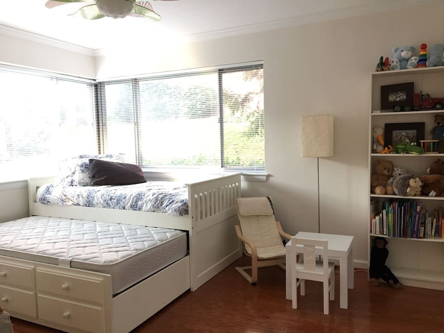 2nd bedroom