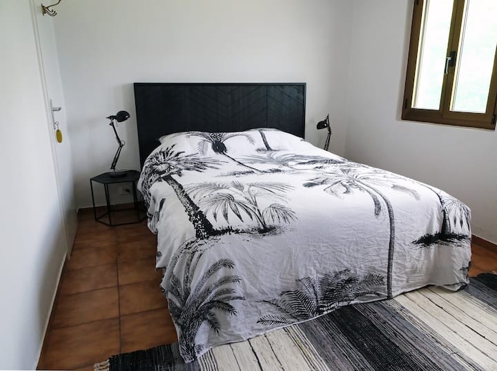 Slaapkamer 1:
tweepersoonsbed (160 X 200 cm)