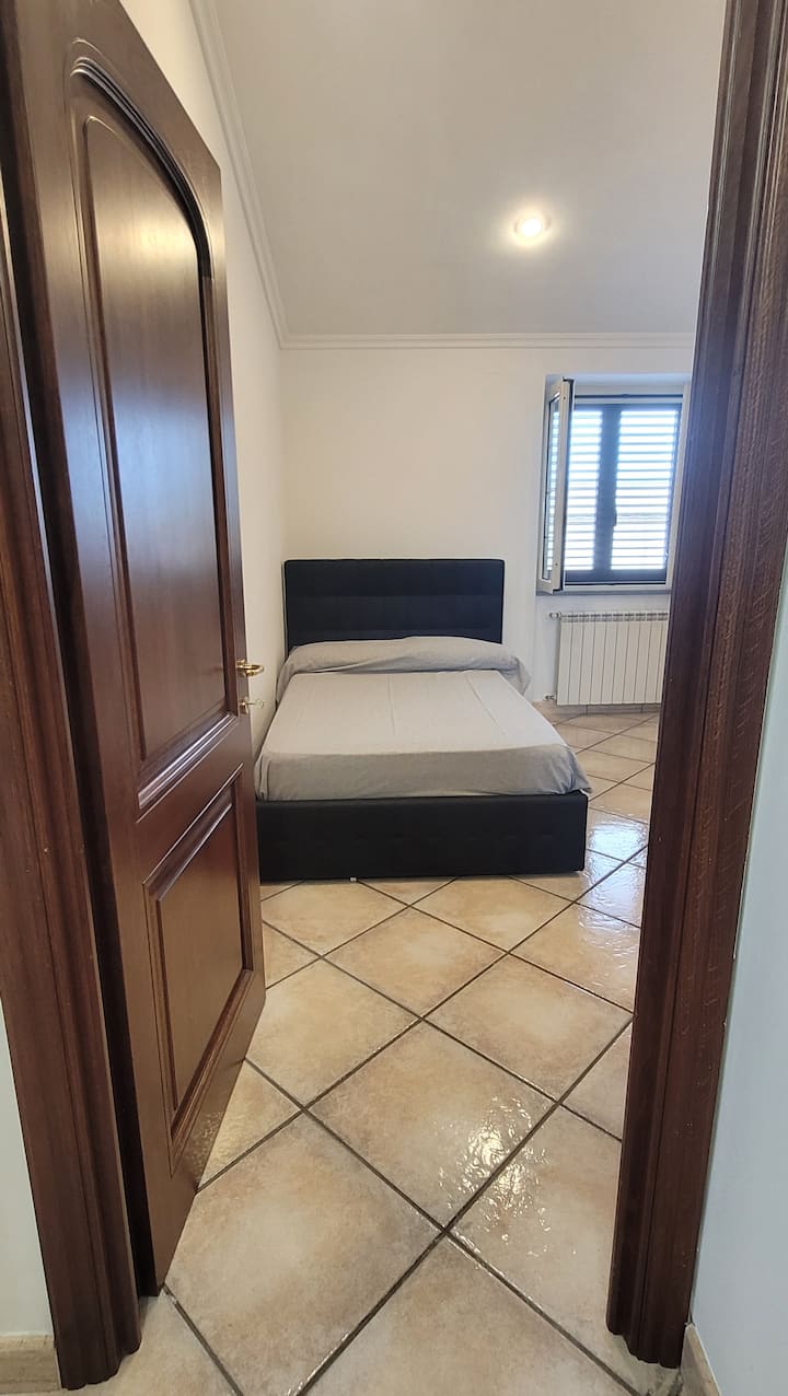 Chambre avec 1,5 lit et placard