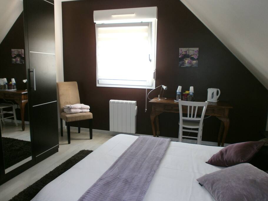 L'armoire avec tout le nécessaire de rangement
