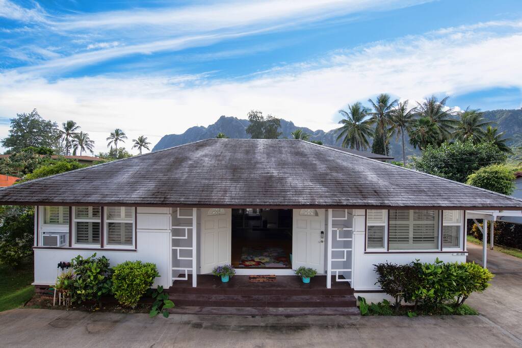 Nestled between the mountains and the sea...your ideal island retreat!