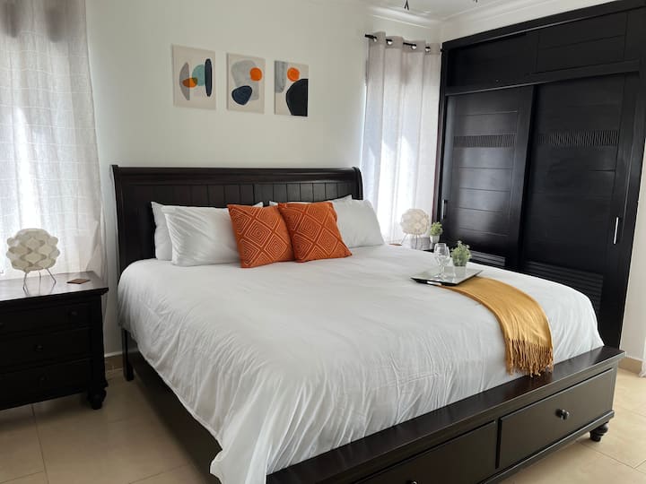 Dormitorio principal con baño en suite