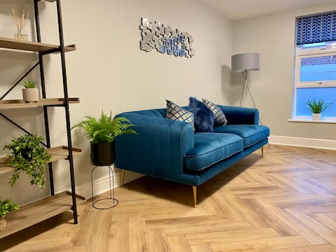 Popular Airbnb listing: Superb City Centre Apartment in Riverside Complex in Fulford