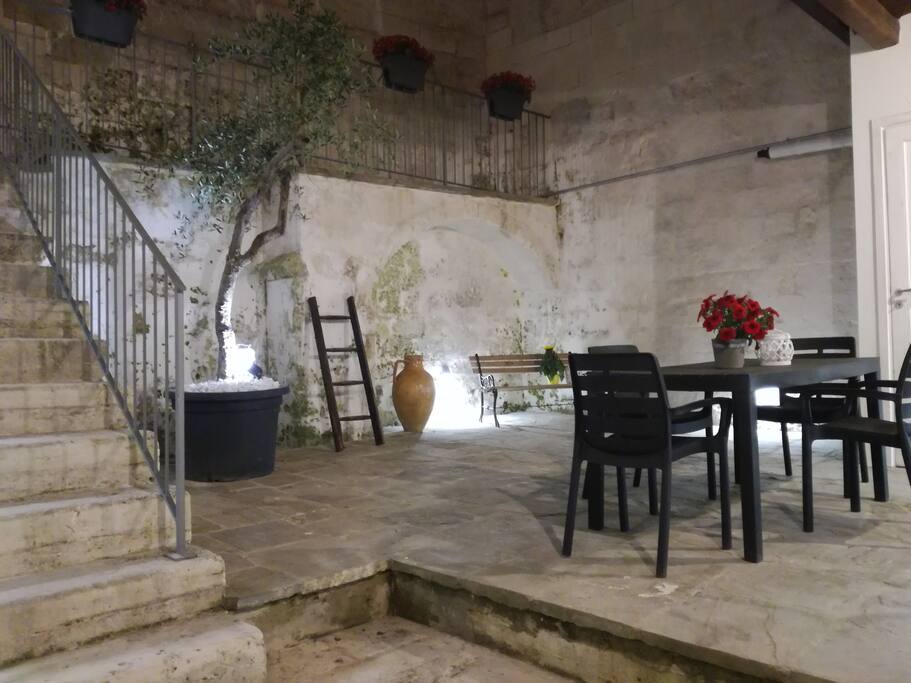 Cortile di sera