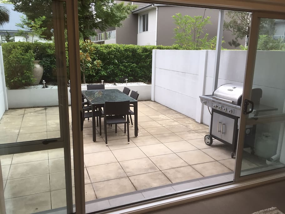 Beautiful sunny large private outdoor BBQ/courtyard area