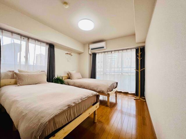 新宿车站步行800米，歌舞伎町繁华地段200米，地铁站300米，三室一厅日式榻榻米房间 gallery image 4