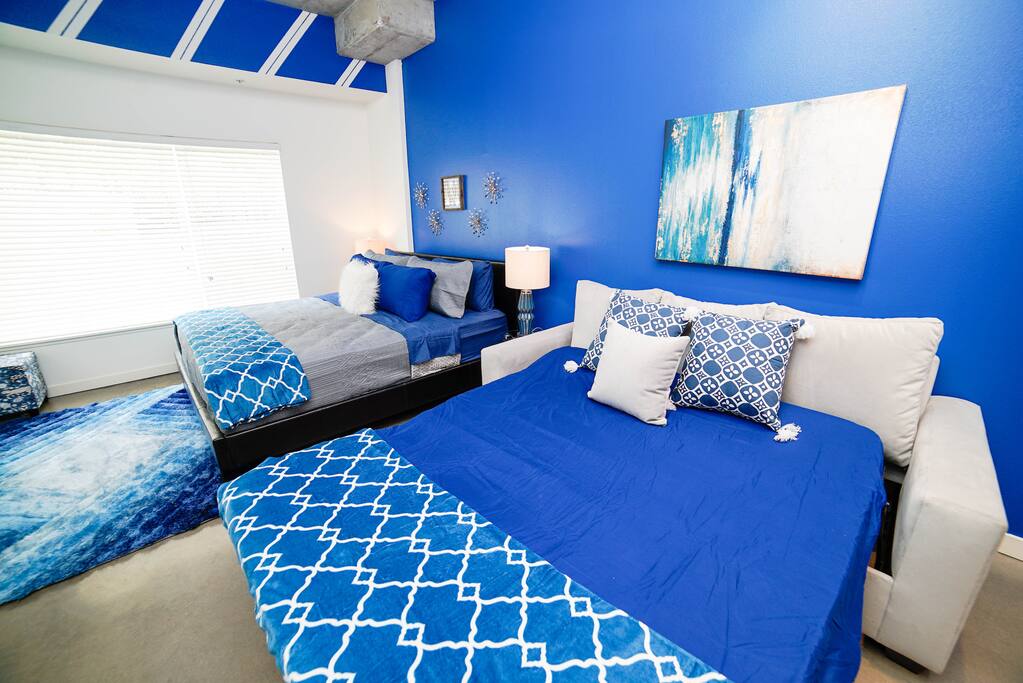 Spacious Studio for All Guests. Flatscreen TV with NetflixSpacious Studio for All Guests. Flatscreen TV with Netflix