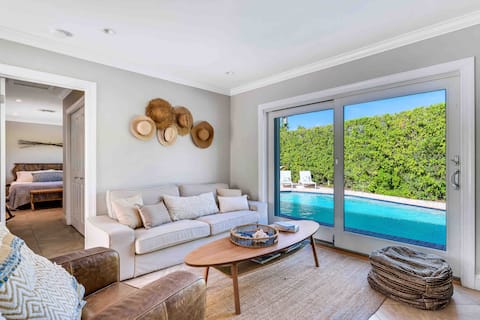 Top Airbnb: •Bluescape• Private heated pool 3 min to beach! in Pompano Beach