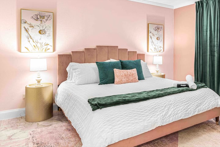 Hlavná spálňa 1 s kúpeľňou 1. Inteligentná TV