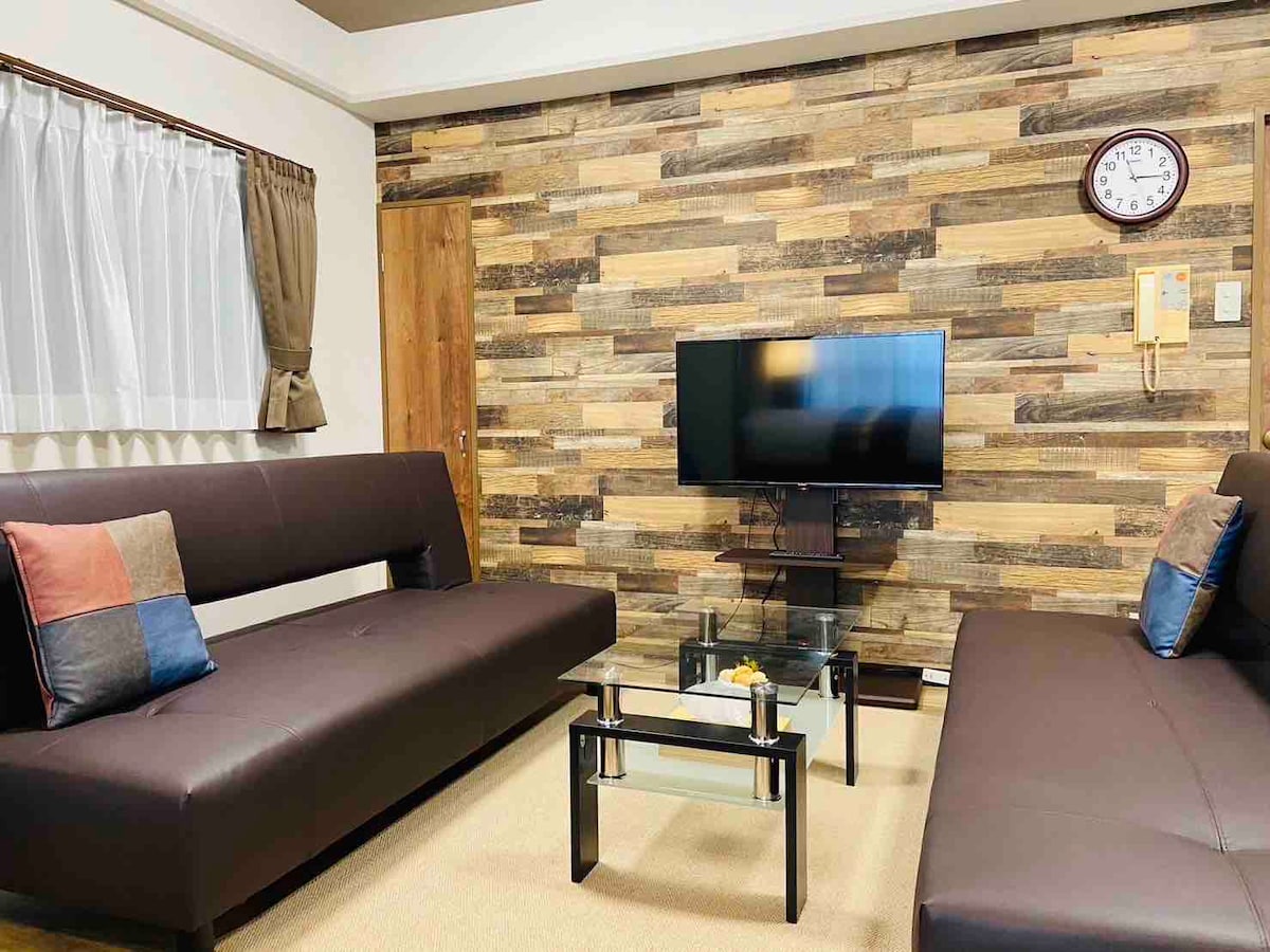 Es un televisor inteligente.No se pueden ver las estaciones de radiodifusión terrestre.
Si inicias sesión con tu propia cuenta, asegúrate de cerrar sesión.