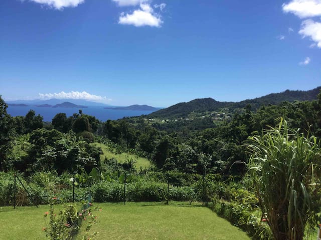 Private room with 1 bedrooms in guadeloupe - Chambre superbe vue sur Les Saintes + piscine