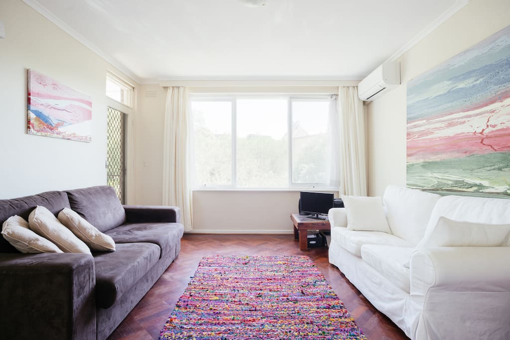 Cosy couches and cottonspun rug on parquetry floor