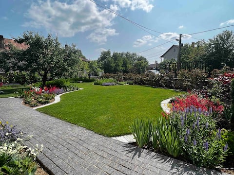 Neon Apartment: Large Garden, Near Lake, Pet&Famil