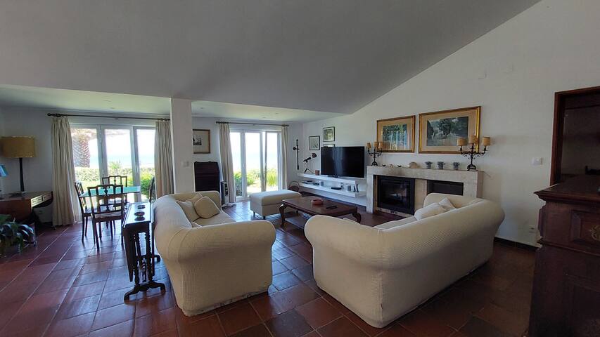 Beachfront Villa | 2 minute walk from the beach gallery image 3