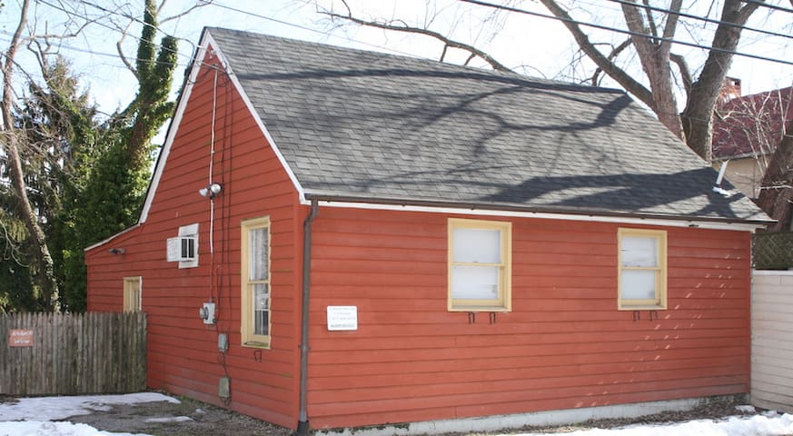 Vacation Rental: Canal House Cottage