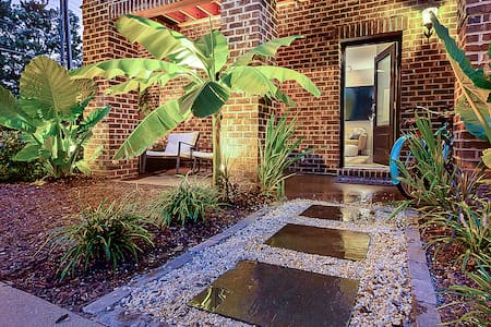 New Downtown Studio with Bikes and a Bidet.