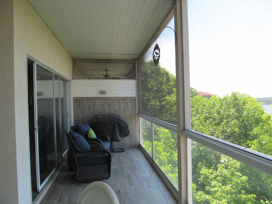 WATERFRONT DECK