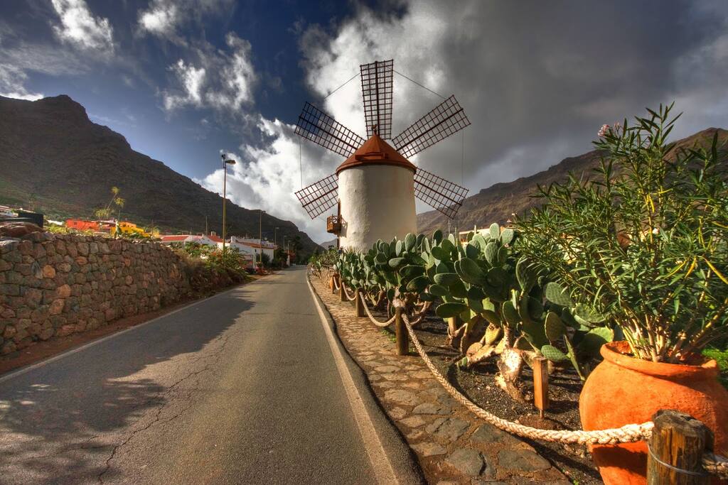 Road to puerto Mogán