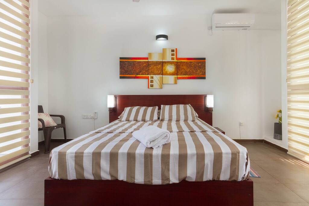 Bedroom with queen size bed and posture top mattress.