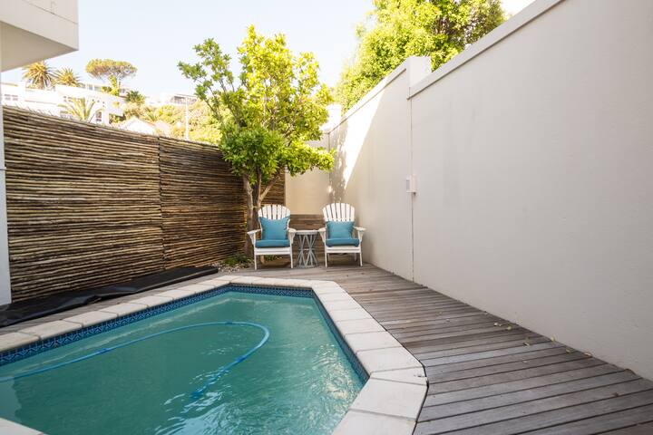 Camps Bay Family Beach home with great views. gallery image 3