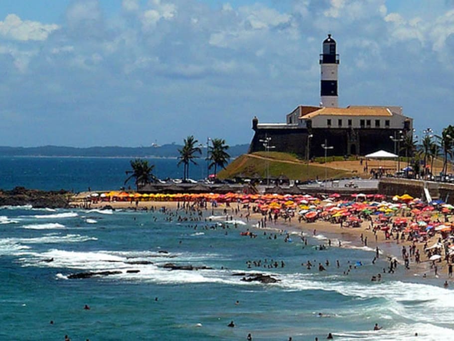 Farol da Barra! aqui o maior carnaval de Rua do Mundo!