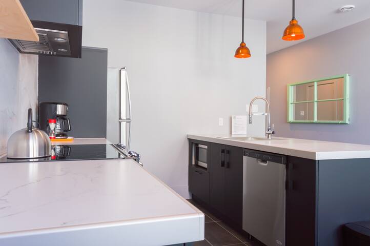 T201 – Lofts du Trésor – Par Les Lofts Vieux-QC gallery image 3