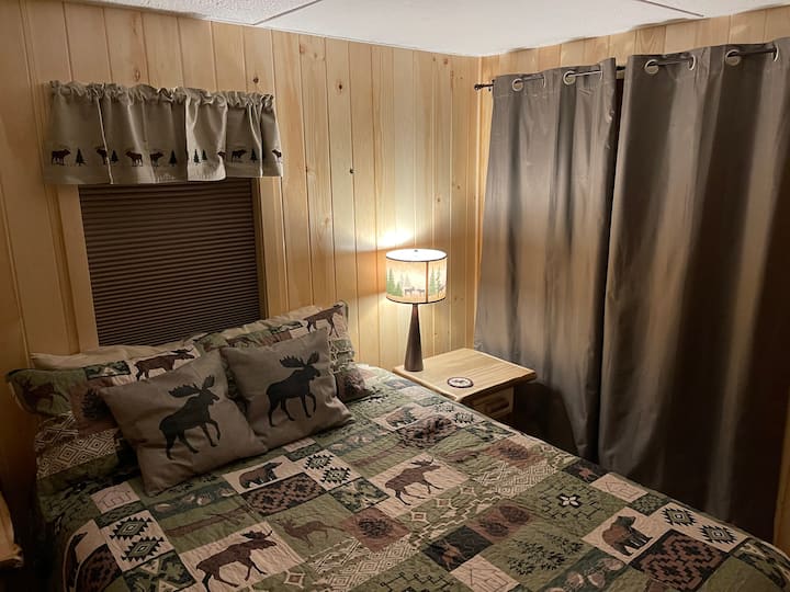 Adirondack Cozy Cabins - Moose Cabin