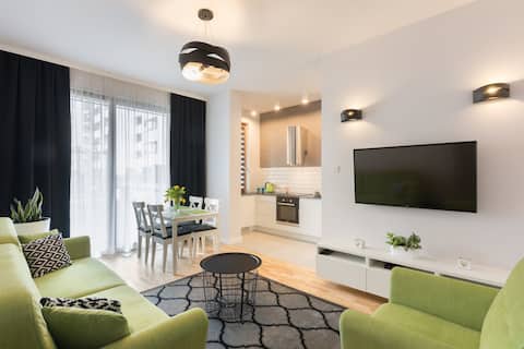 Top performing Airbnb: Millennium Awangarda Green in Ochota
