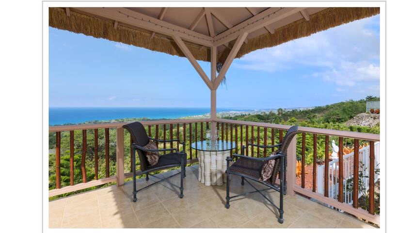 Quintessential blend of Luxury, hosted rental. gallery image 5