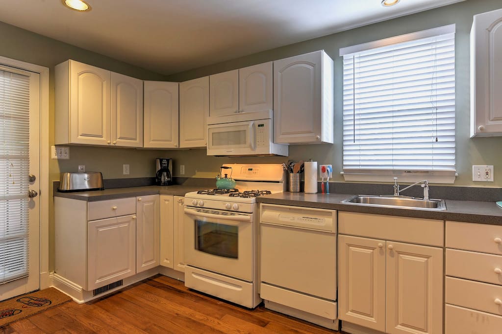 The in-unit laundry machines are also located in the kitchen.