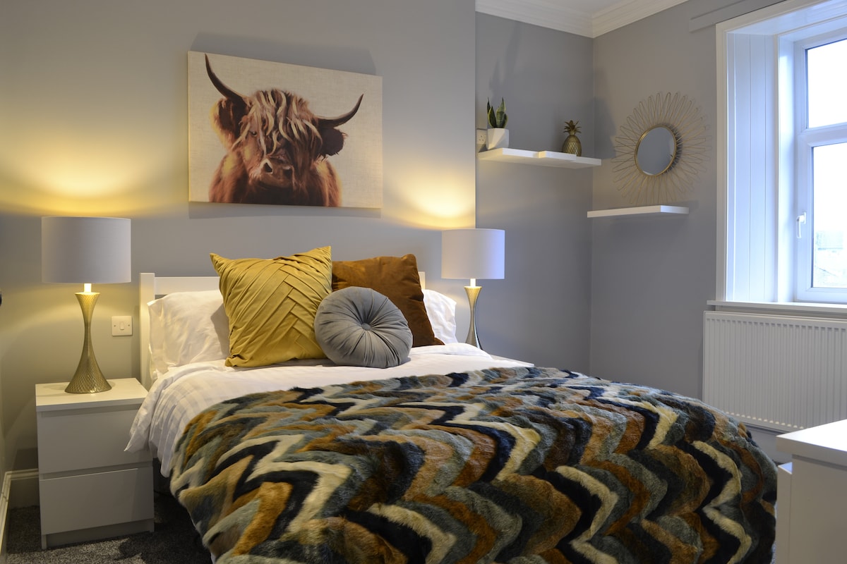 Large double bedroom