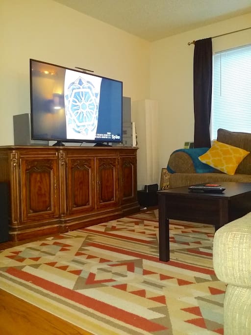 Living room with cable and free wifi