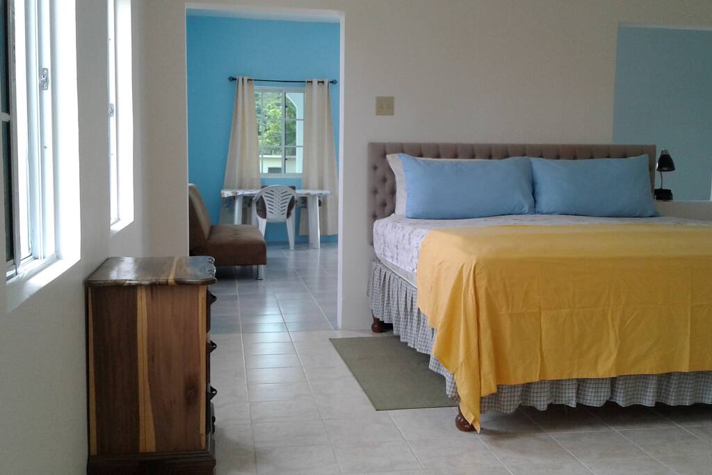 King Bedroom Suite 1000sq.ft space